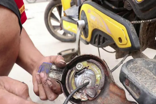 怒江电动车刹车故障